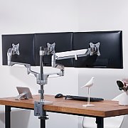 SUPORT de birou LOGILINK, pt 3 TV/monitor plat, curbat, diag. max 27 inch, rotatie, inclinare, pivotare, orizontala, verticala, totala, max 7 Kg x 3,  BP0090