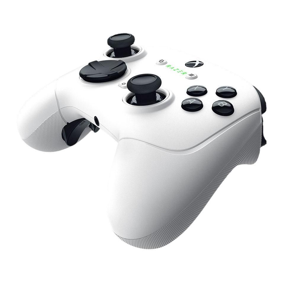Controller Razer Wolverine V3 Pro, conectivitate Razer Hyperspeed Wireless, compatibil cu Xbox & PC, butoane de actiune mecanice Razer Mecha Tactile, butoane analogice Anti-drift Hall, durata de viata baterie pana la 20 de ore,  polling rate 1000 mhz pentru PC, lungime cablu 3m, interfata USB-C la